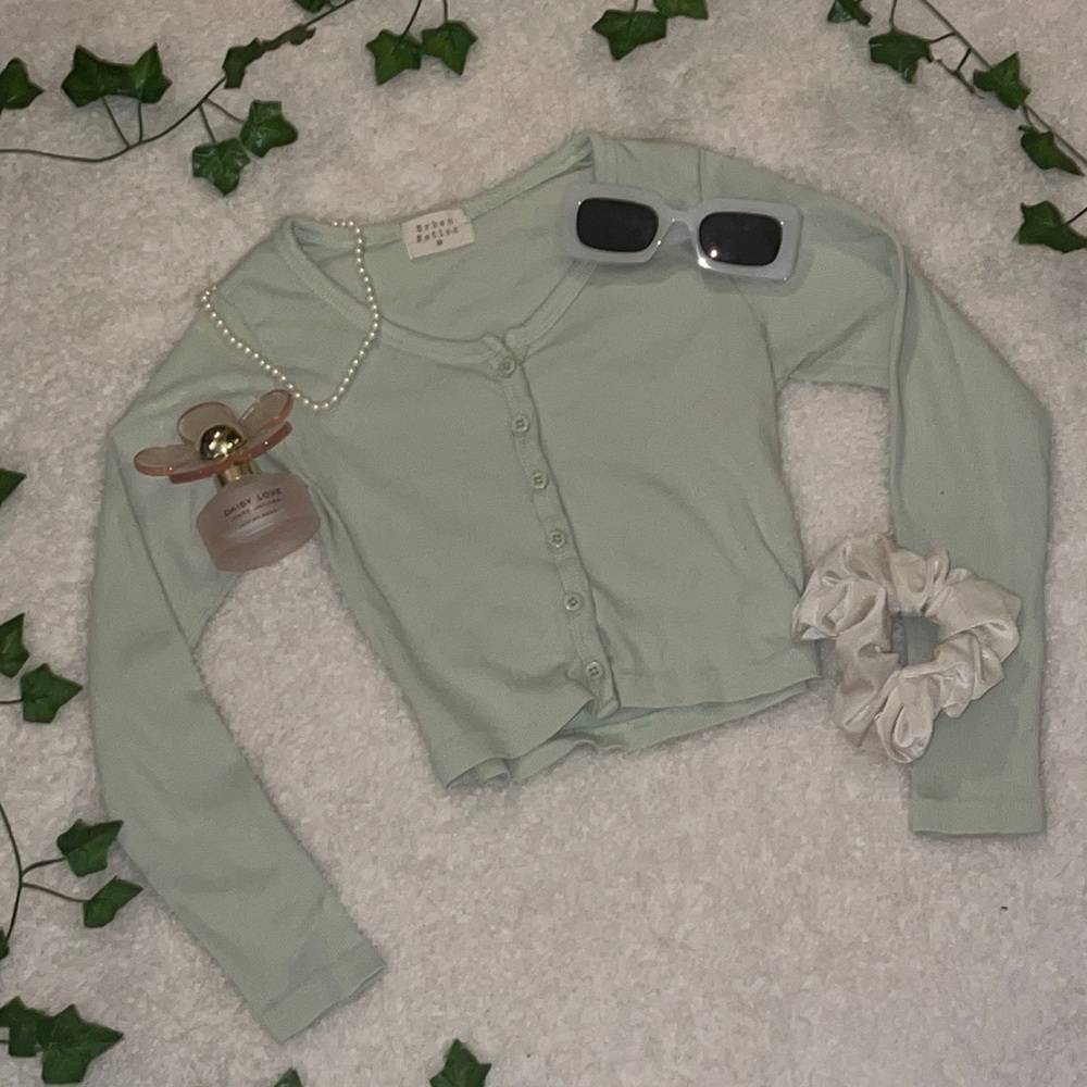 🫖🧺Sage green long sleeve button up cropped tee☁️🍵